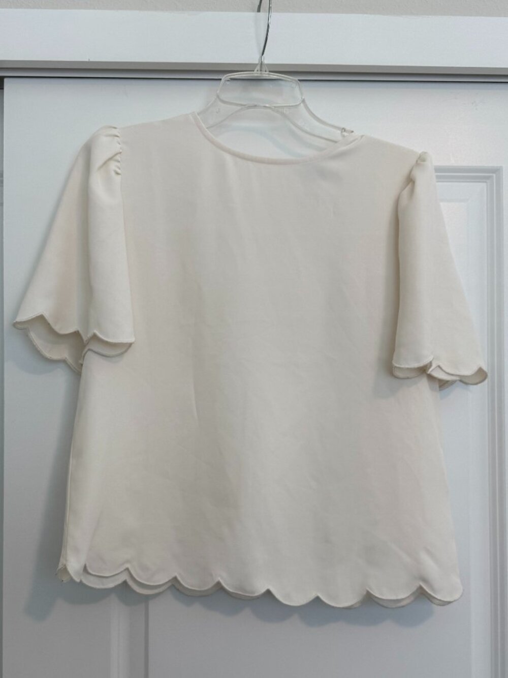 Express White / Cream Scalloped Short Sleeve Blouse Medium Good Condition